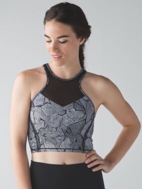 Lululemon high neck crop bra top Sport Bras Size 6